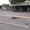 Esta calle rehabilitada de Cajeme presenta daños por lluvia y fuga de agua