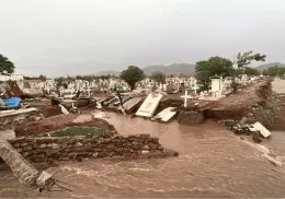 VIDEO | Lluvias en Chihuahua desentierran cuerpos de panteón y dejan a decenas de familias sin hogar