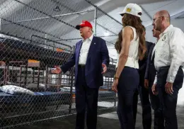Trump inaugura prisión para migrantes en Florida rodeada de caimanes y pitones