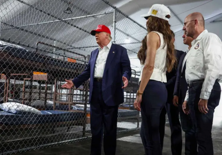 Trump inaugura prisión para migrantes en Florida rodeada de caimanes y pitones