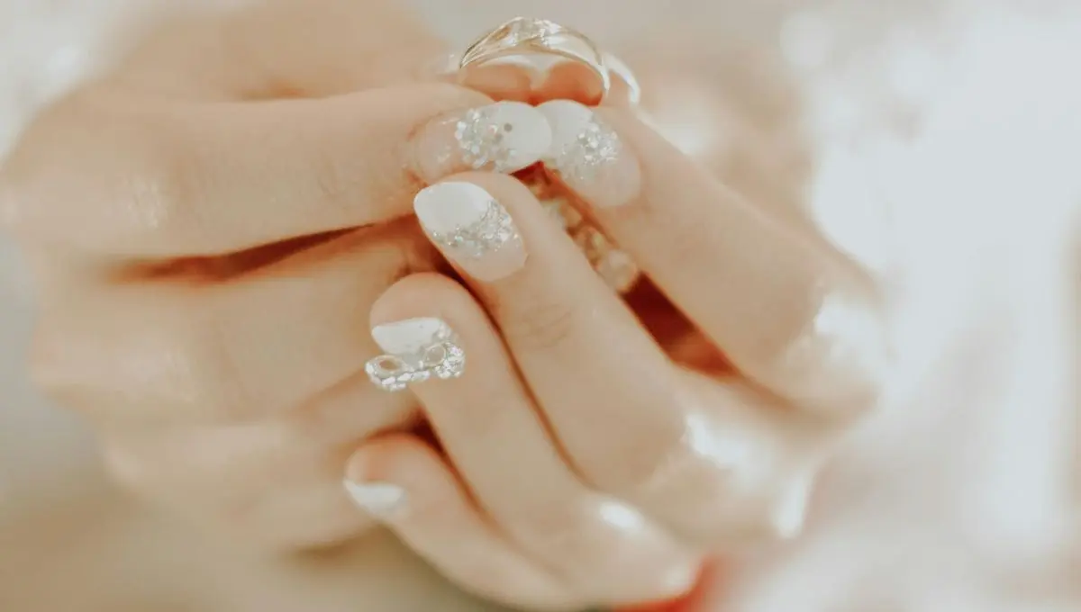 Descubre la elegancia de esta manicura / Pexels