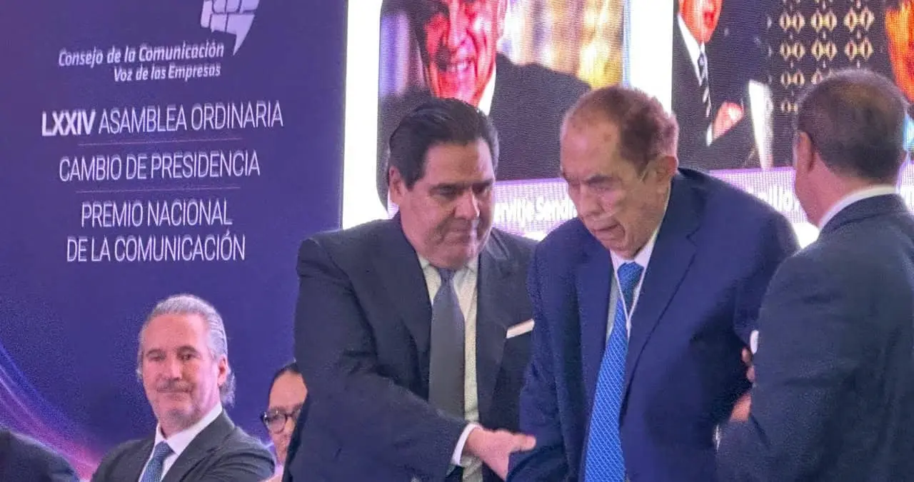 Don Javier Pérez de Anda es reconocido con el Premio Nacional de la Comunicación