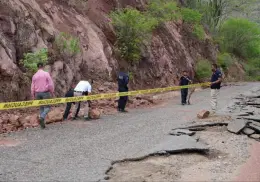 Lluvias dañan caminos en Álamos