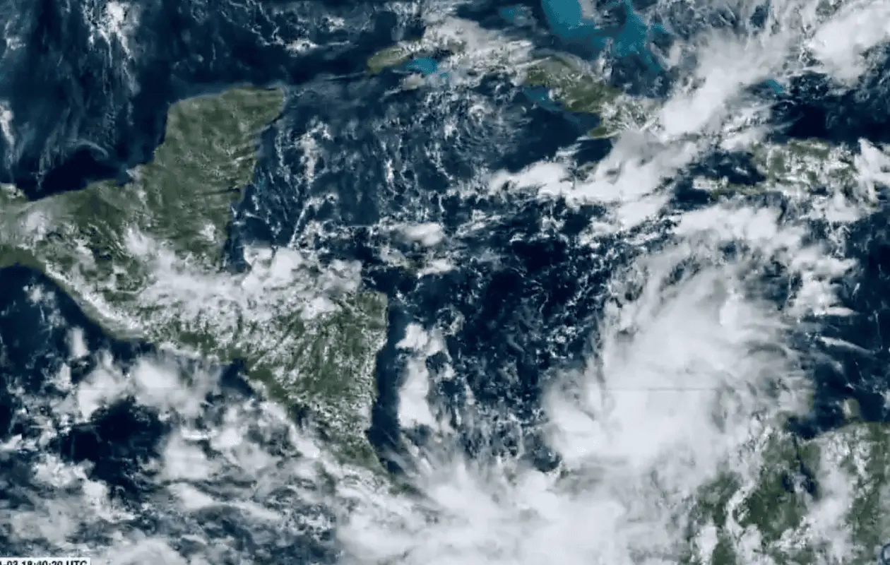 La depresión tropical se localiza actualmente frente a las costas de Georgia y las Carolinas.