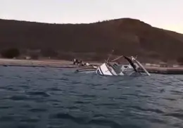 Se hunde yate en la bahía de San Carlos; rescatan a tripulantes | VIDEO