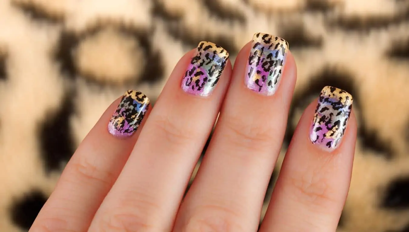 Esta manicura es tendencia por su estilo elegante y original / Canva