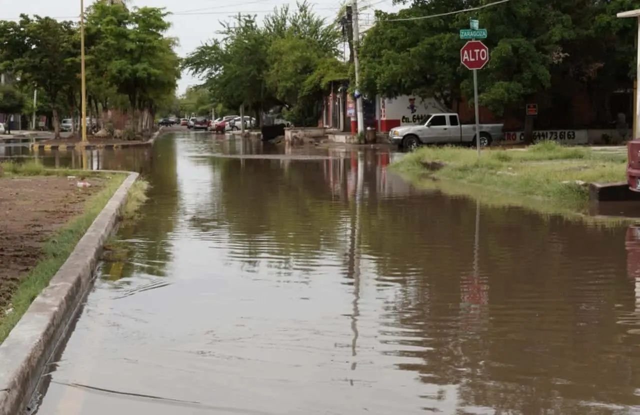 Lluvias inundan calles de la colonia Benito Juárez en Cajeme; iniciarán obras este año