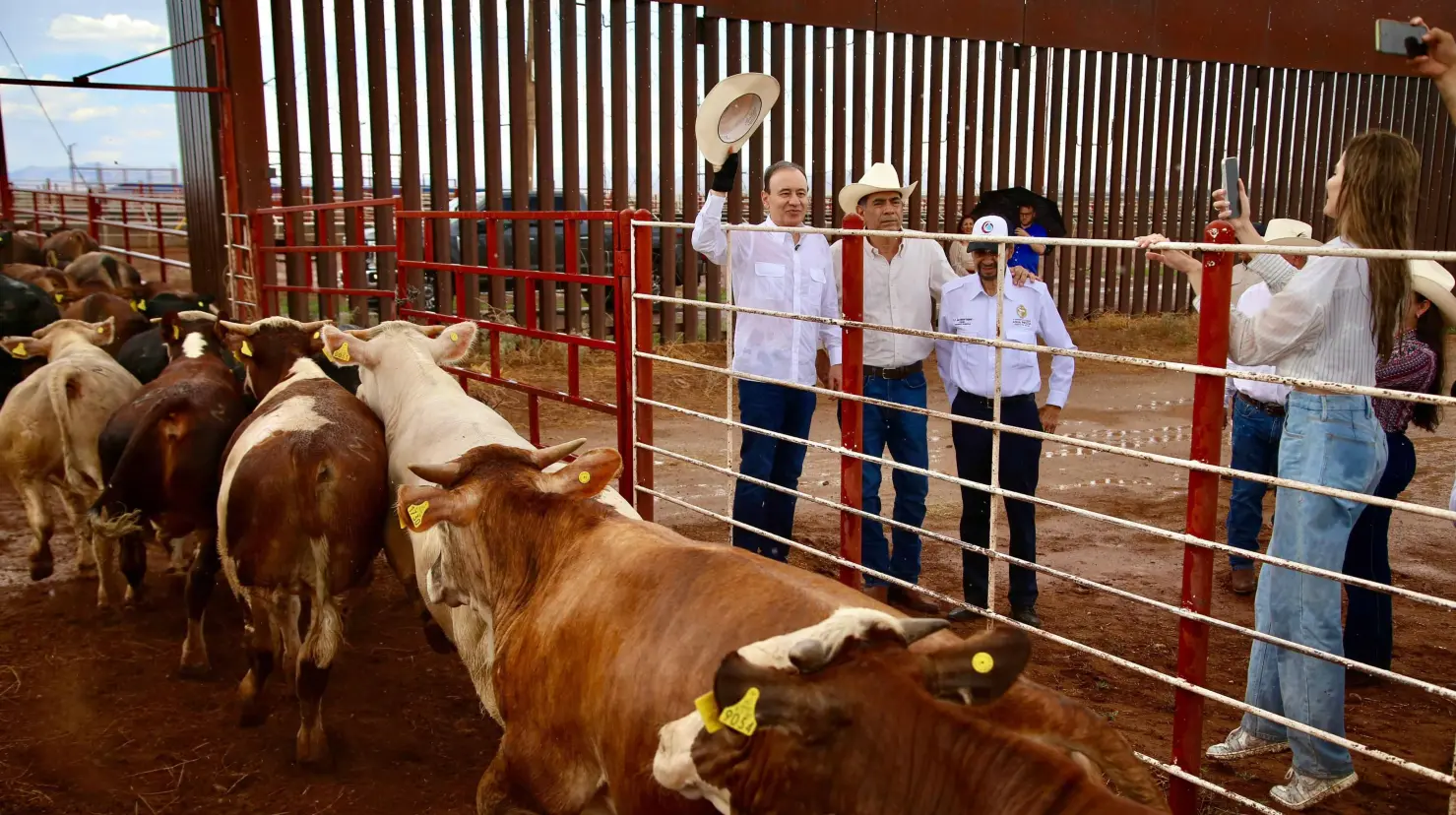 Indicó que el gusano barrenador se mantiene contenido en el sur-sureste.
