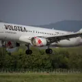 ¿Qué se sabe sobre el fallecimiento de un hombre en Italia tras ser succionado por un avión?