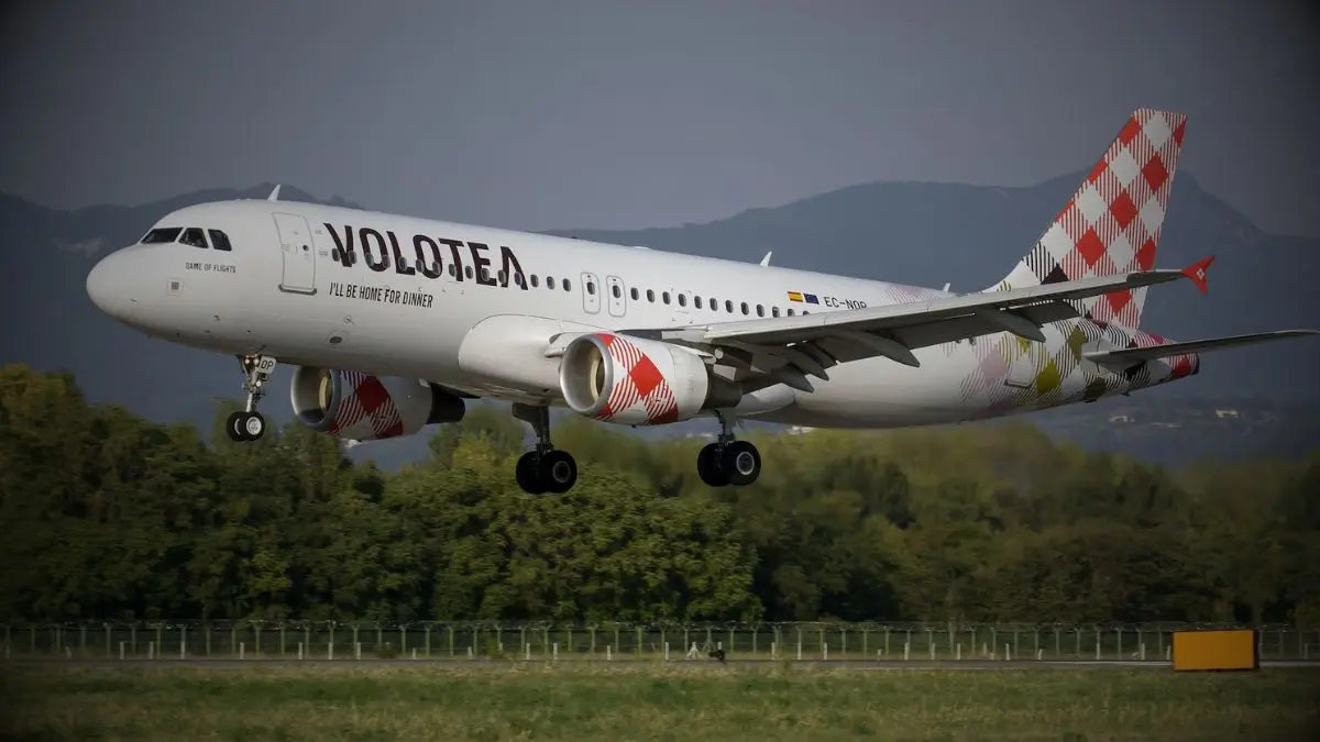 ¿Qué se sabe sobre el fallecimiento de un hombre en Italia tras ser succionado por un avión?