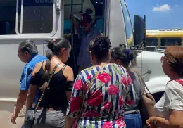 Sufren calor, tras tardanza de camiones urbanos en Cajeme