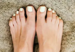 5 ideas de pedicura para lucir pies increíbles este verano 2025