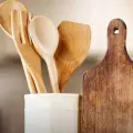 Esta es la razón por la que debes usar palitas de madera para tus sartenes ¿Qué pasa si no lo hago así?