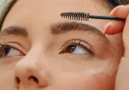 ¿Cómo llevar cejas tupidas según tu tipo de rostro? Expertas en belleza lo revelan