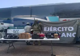 En Guaymas, decomisan droga en camión de pasajeros