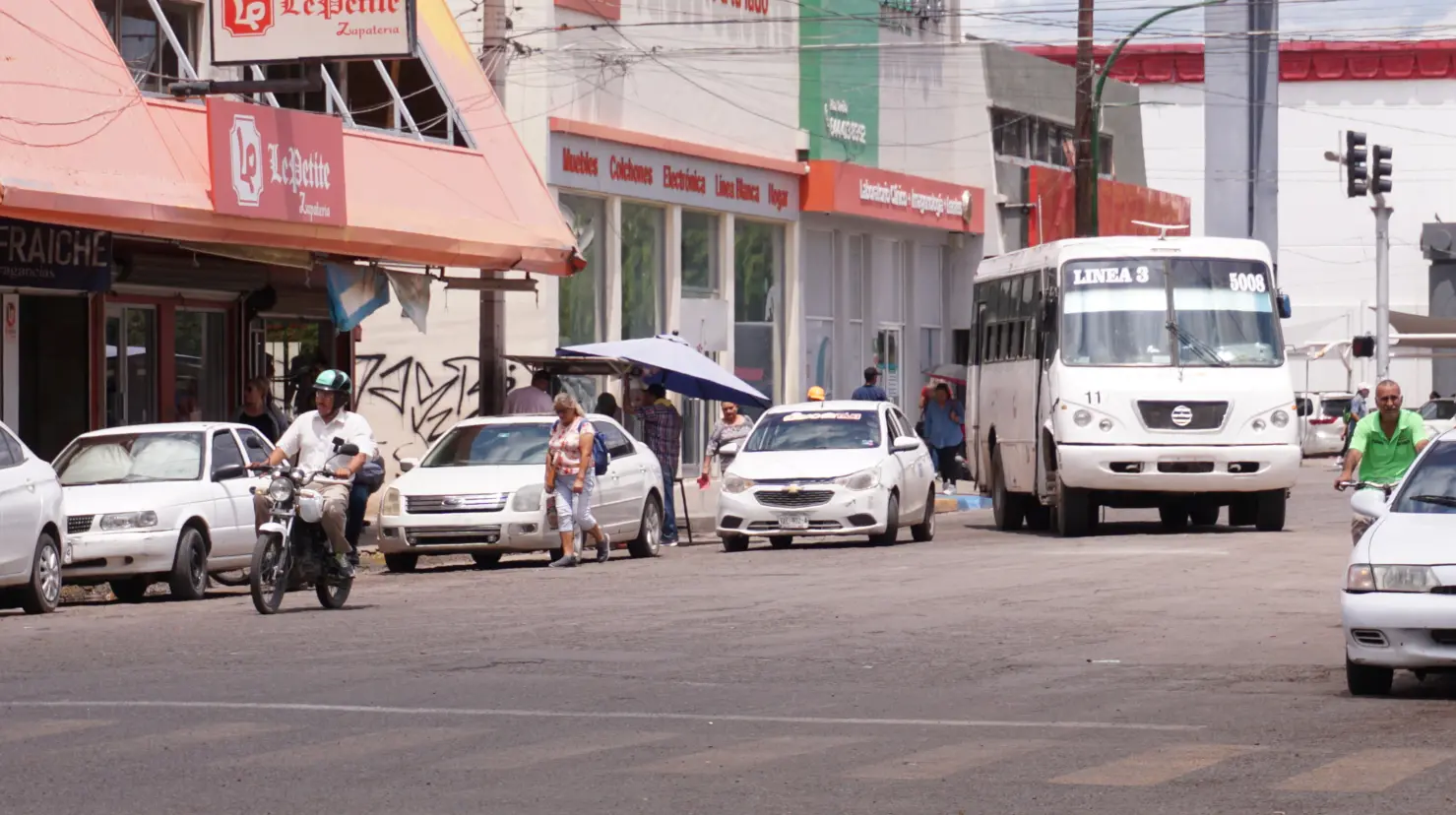 Regidores buscan poner orden en taxis colectivos del Centro