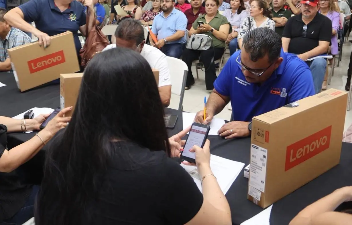 Entrega de computadoras en Sonora, avance para maestros