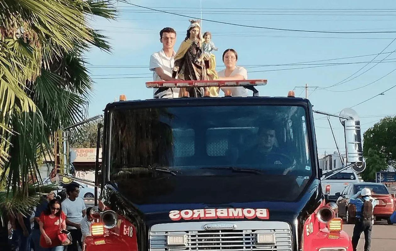 La Virgen del Carmen recorre la colonia Miravalle