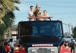 La Virgen del Carmen recorre la colonia Miravalle