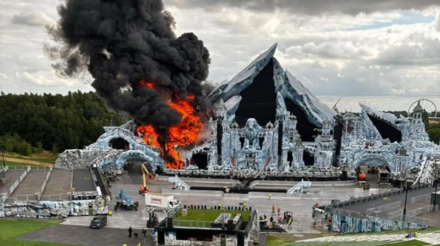 Se incendia el escenario principal del Tomorrowland a días del inicio del festival en Bélgica
