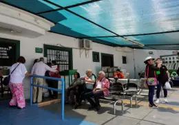 Sufren calor a las afueras de la UMF 67