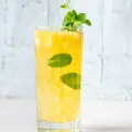 Agua de piña con hierbabuena: infusión natural para aliviar la inflamación y mejorar la digestión