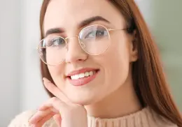 ¿Usas anteojos? Así debes maquillarte para resaltar tu mirada