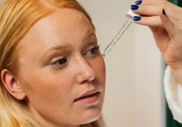 ¿Cuáles son los beneficios de aplicarse aceite de avena en el rostro?