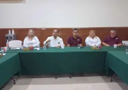 Trabajadores de la industria maquiladora terminan sus estudios de ingenieros