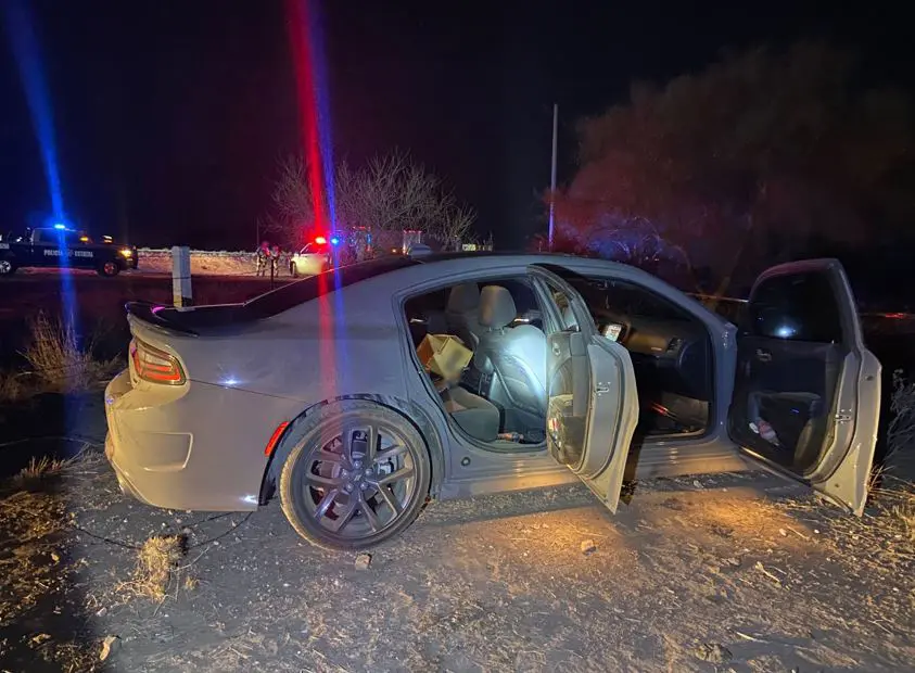 Decomisan vehículo y armamento en Guaymas