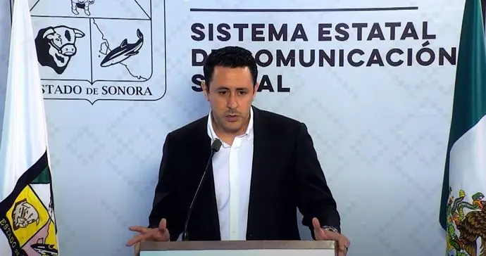 También se contemplan a las personas que se encuentren en al menos tres de las siguientes situaciones:  · Rezago educativo.· Carencia por acceso a los servicios de salud.· Carencia por acceso a la seguridad social.· Carencia por calidad y espacios de la vivienda.