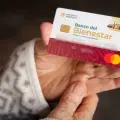 ¿Puedes perder la Pensión del Bienestar en 2025? Estas son las causas de baja del programa