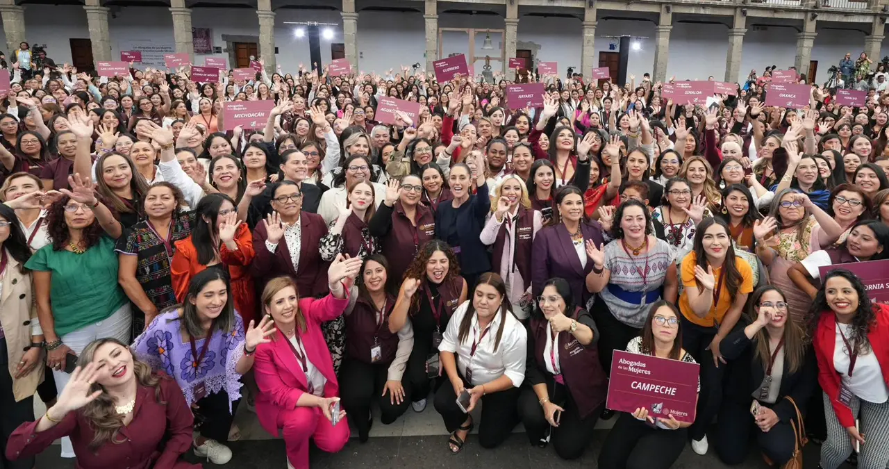 Sheinbaum da banderazo a Red Nacional de Abogadas de las Mujeres