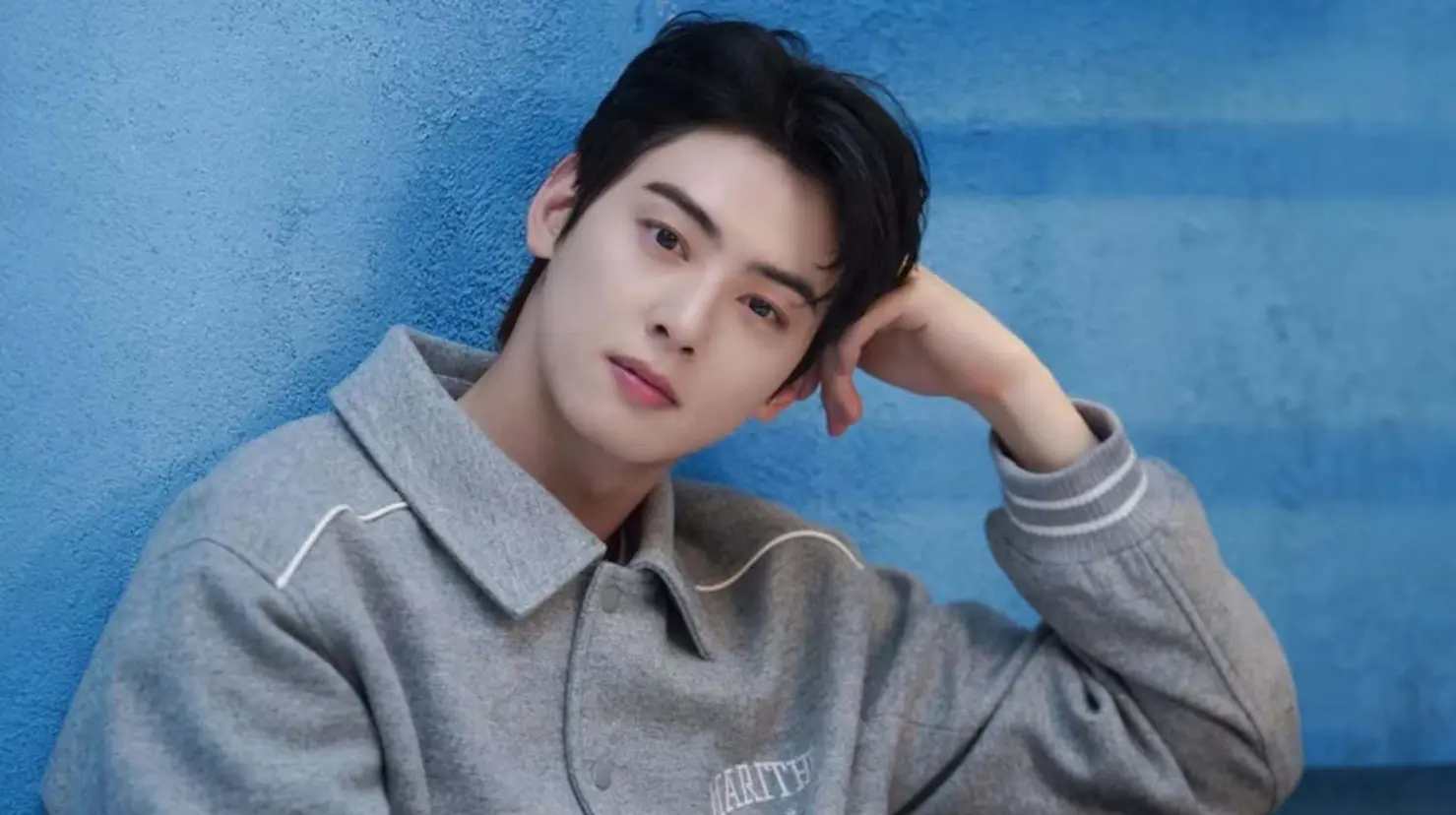Cha Eun Woo comparte su nuevo corte de cabello antes de su servicio militar y se despide de sus fans