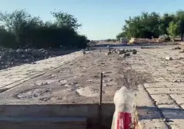Protestan vecinos por obra inconclusa