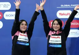 Las gemelas Mía y Lía Cueva brillan con histórico bronce para México en Singapur 2025