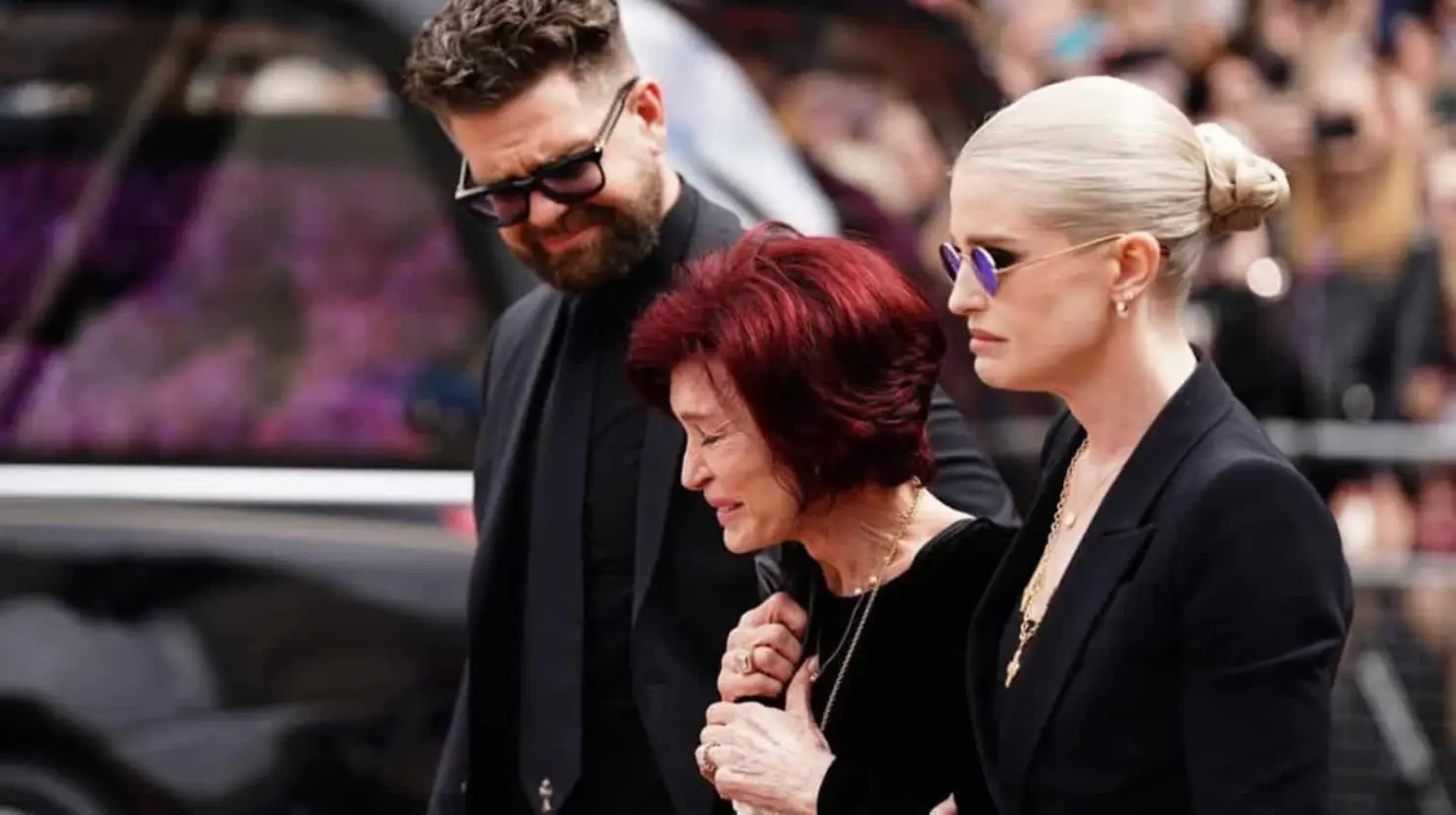 Familia Osbourne y miles de fanáticos despiden a Ozzy en emotivo funeral en Birmingham