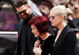 Familia Osbourne y miles de fanáticos despiden a Ozzy en emotivo funeral en Birmingham
