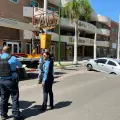 Cae vehículo a socavón en la calle Náinari de Ciudad Obregón