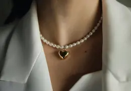 ¿Quieres lucir como una mujer elegante? Estos son los accesorios que no pueden faltarte
