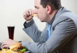 Estos alimentos te ayudan a combatir el estrés, según especialistas en nutrición