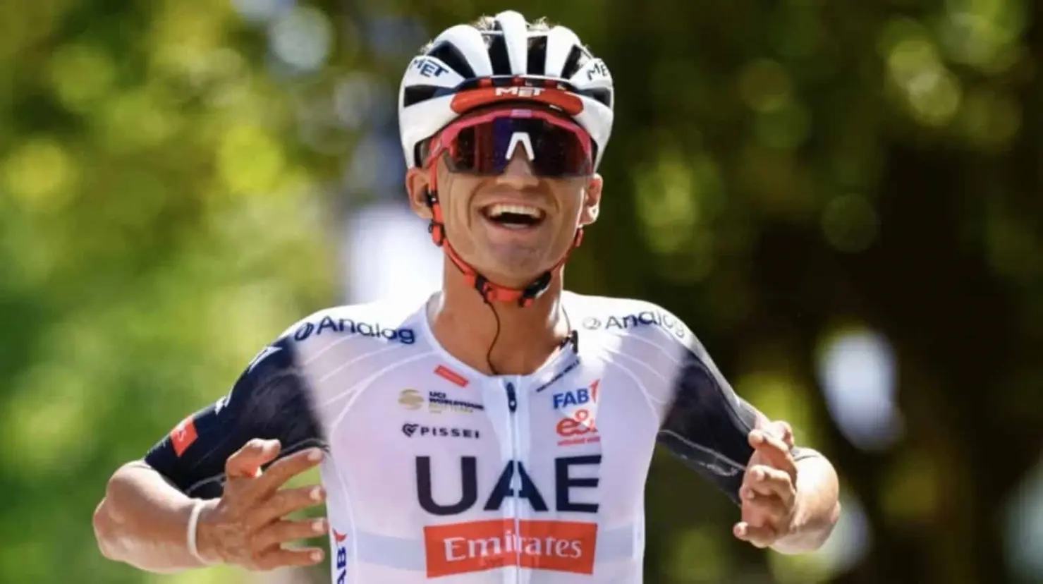 Isaac del Toro gana el Circuito de Getxo 2025 y pone en alto al ciclismo mexicano con triunfo histórico