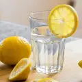 ¿Qué le ocurre a tu cuerpo si bebes agua con limón todos los días?