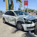 Se impacta vehículo con palma en la salida sur de Ciudad Obregón