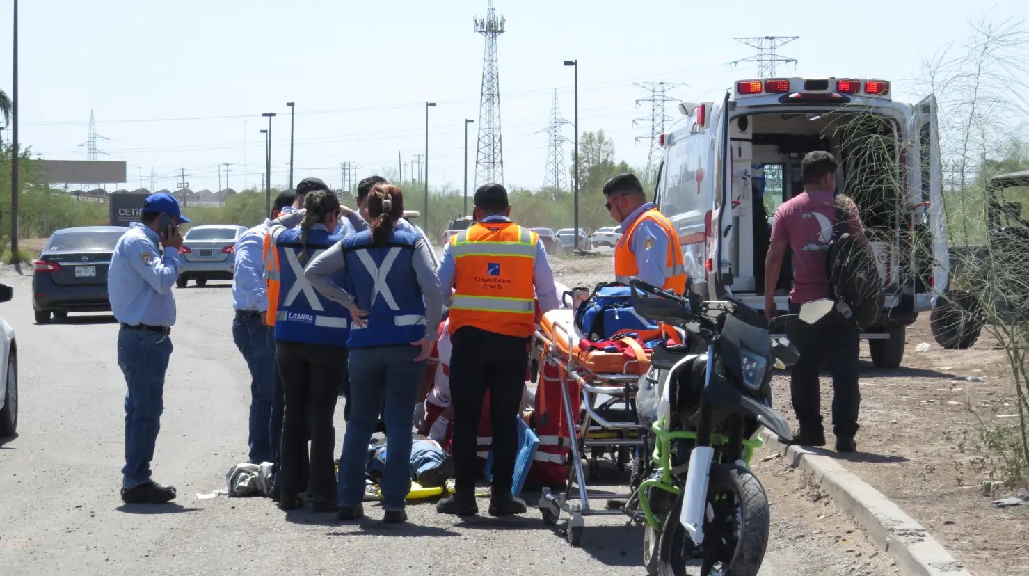 Se lesiona motociclista al caer en el Parque Industrial de Ciudad Obregón