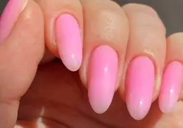 5 diseños de uñas baby boomer que arrasan esta temporada