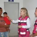 Lluvias dejan sin hogar a familia y son apoyadas por DIF