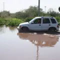 Vecinos se manifiestan por fugas de agua en colonias Santa Fe y Casa Real