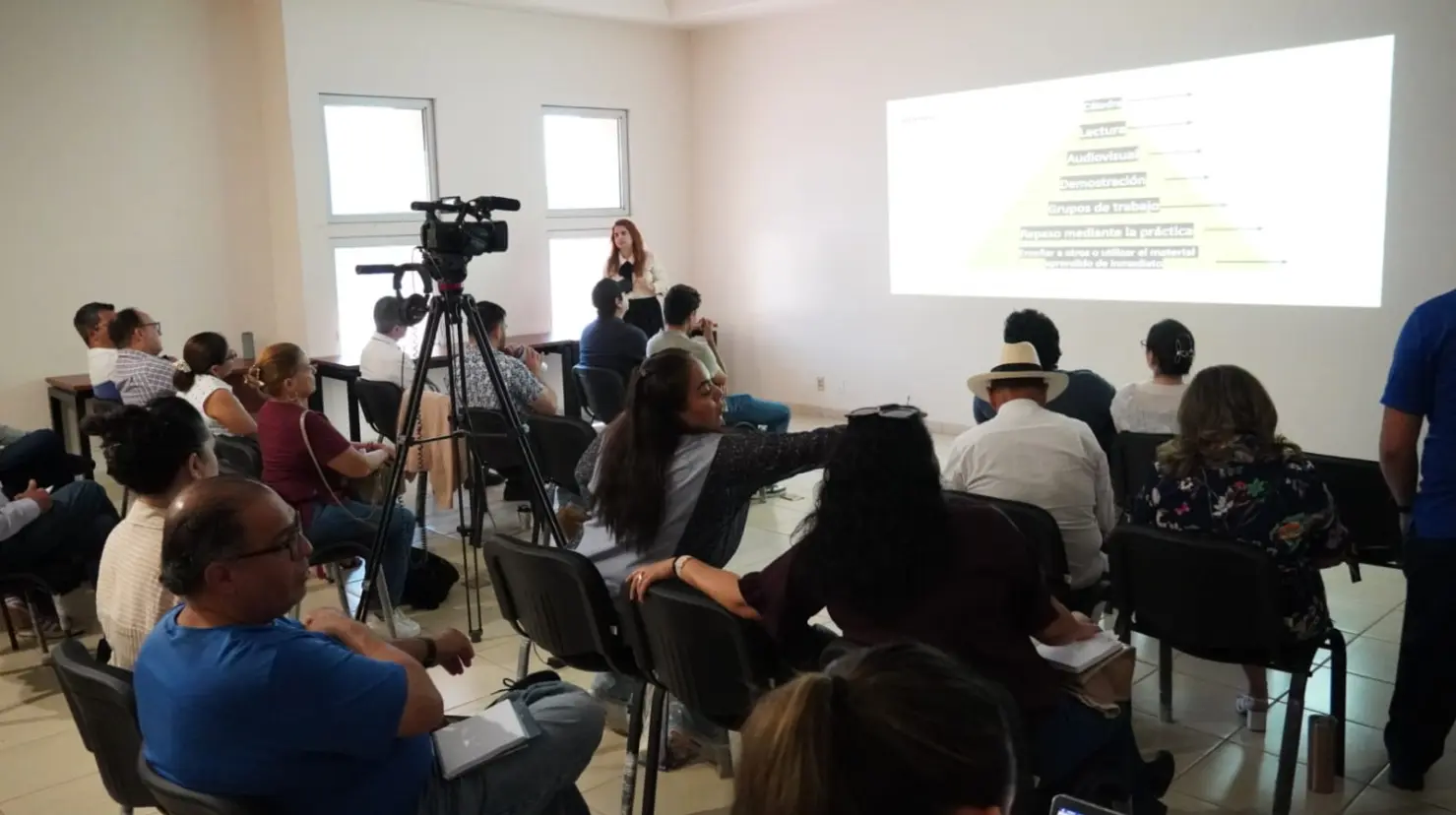Maestros de la Unison Cajeme se preparan para atender a estudiantes con autismo