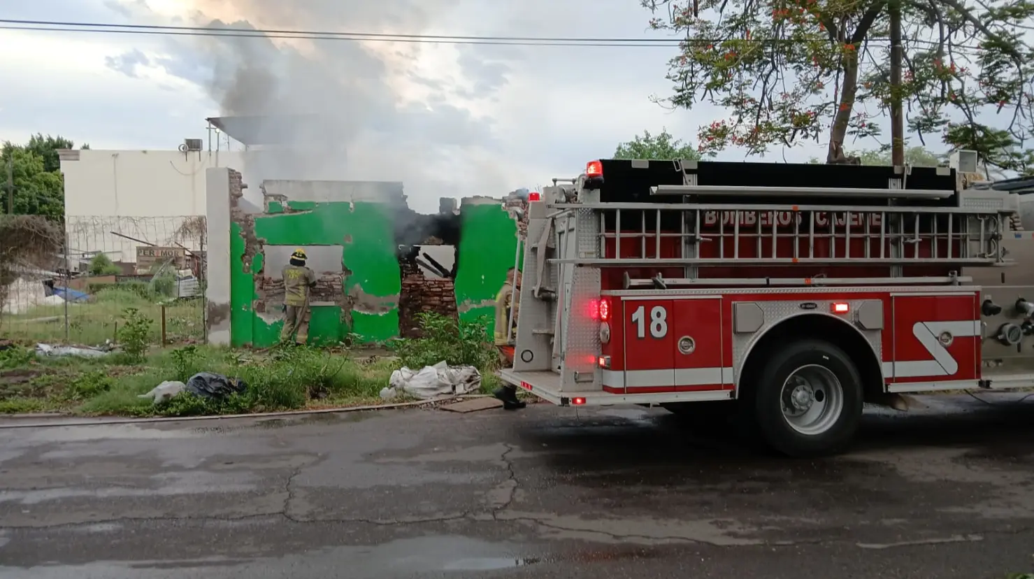 Arde vivienda en el Plano Oriente de Ciudad Obregón